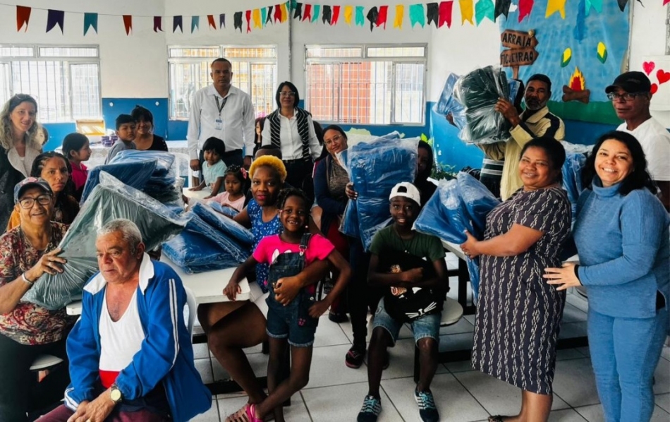 Prefeitura de Jandira entrega cobertores a famílias em situação de vulnerabilidade