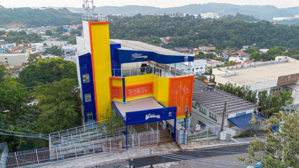 Elvis Cezar anuncia vagas de estágio com salário de R$ 5 mil para jovens da Fábrica de Programadores 