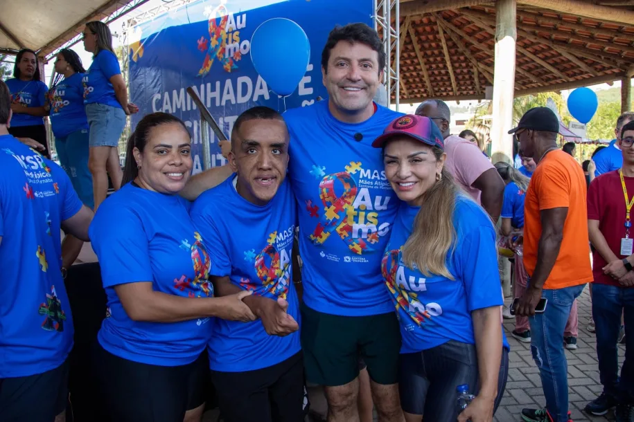 Prefeito Elvis Cezar reforça inclusão em caminhada de conscientização do autismo