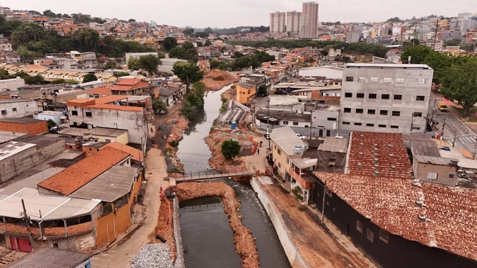Barueri intensifica obras no Rio Cotia para combater enchentes no Maria Helena