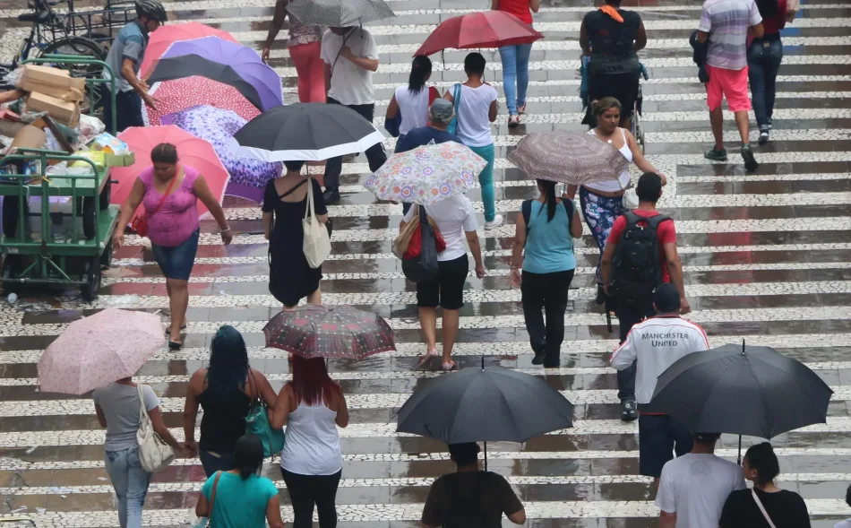 Defesa Civil renova alerta para chuvas fortes entre segunda-feira (21) e quarta-feira (23)
