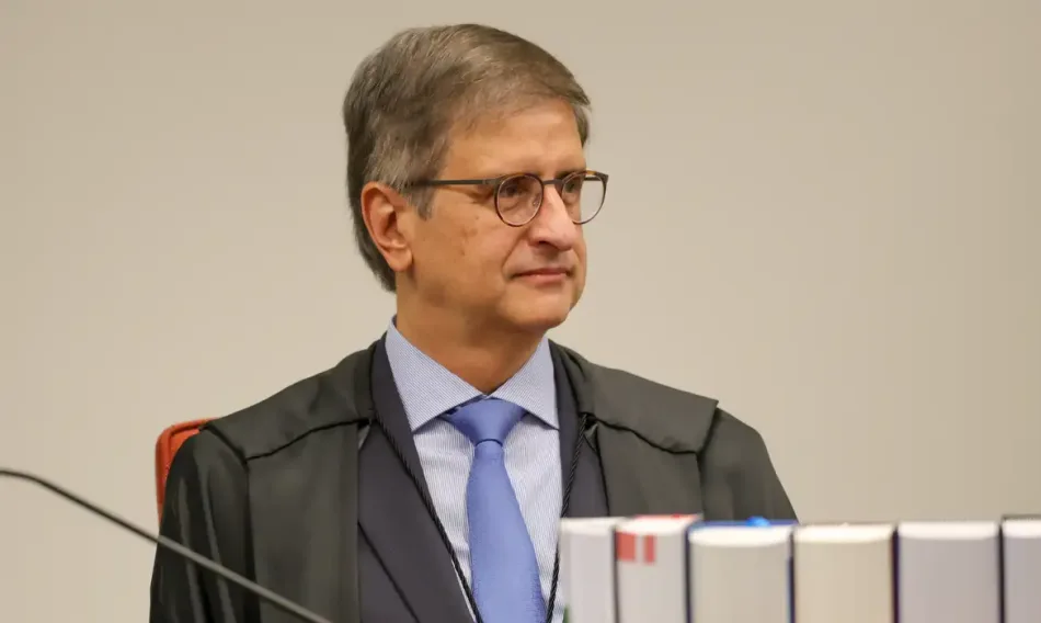 PGR dá parecer contra pedido de acesso a registro de Vorcaro no Senado