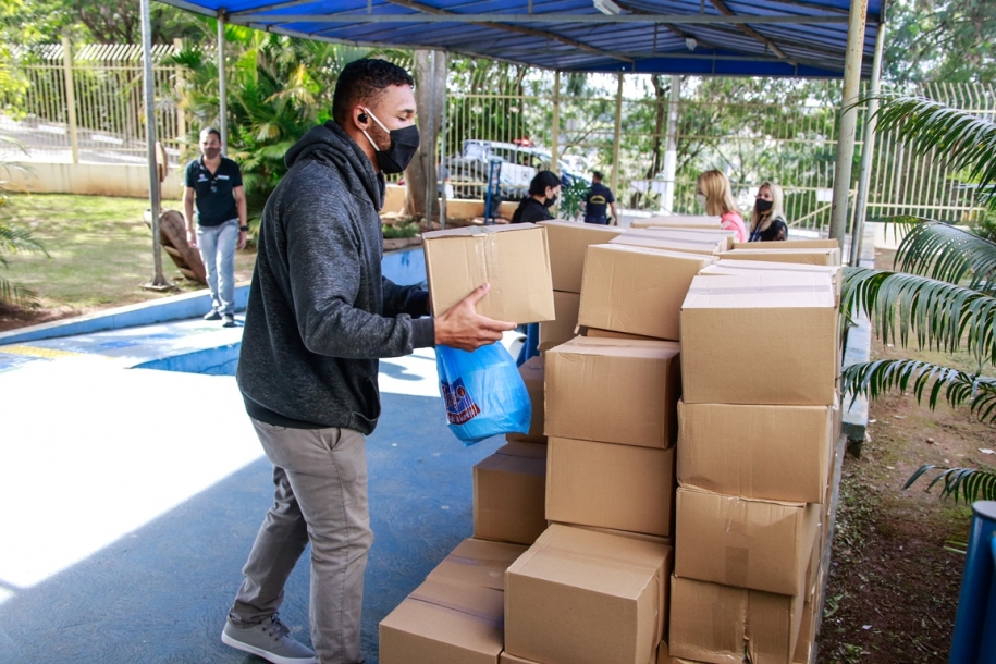 Parnaíba entrega de Kit Limpeza para mais de 9 mil famílias