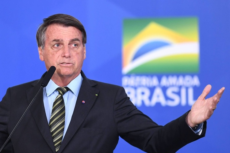 Auxílio emergencial faz renda dos mais pobres subir 124% 