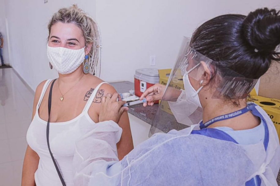 Mais de 2.210 pessoas já foram vacinadas contra COVID-19