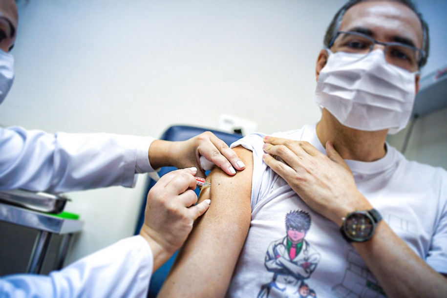 Brasil recebe mais dois milhões de doses de vacina contra a Covid