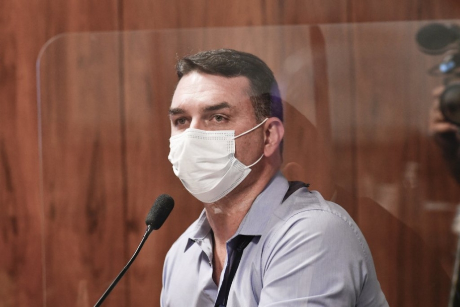 Flavio Bolsonaro quer que a CPI investigue estados e municípios