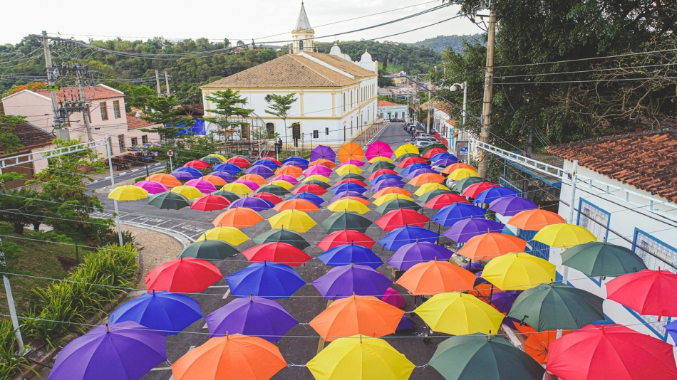 Região Central ganha novo ponto turístico com a Rua dos Guarda-Chuvas