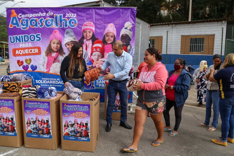 Marcos Tonho intensifica entrega de cobertores em Parnaíba 