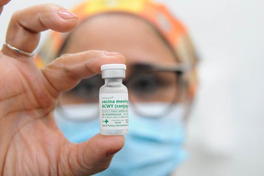 Vacinação contra a Meningite C e imunização infantil contra a covid-19 acontecem neste final de semana