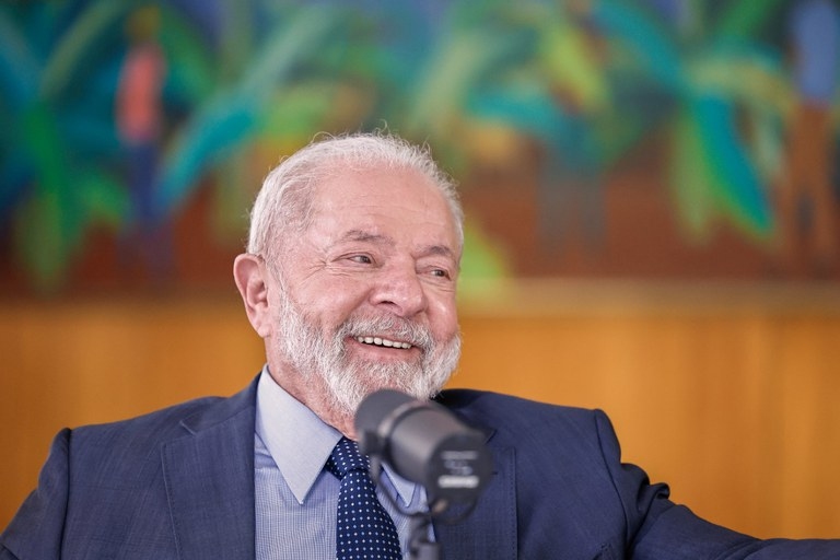 Com política industrial e PAC, Lula prevê Brasil a “100 por hora”
