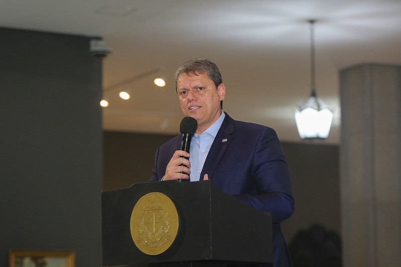 Tarcísio entrega obras da Defesa Civil a 18 municípios e firma novos convênios