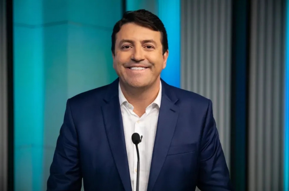 Elvis Cezar entrega rede de água encanada no bairro Chácara das Garças 