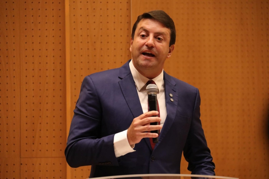 Elvis Cezar promove reunião com diretores da rede de educação de Santana de Parnaíba